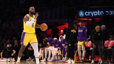 LeBron James habla de su lesión y fija fecha para su posible regreso