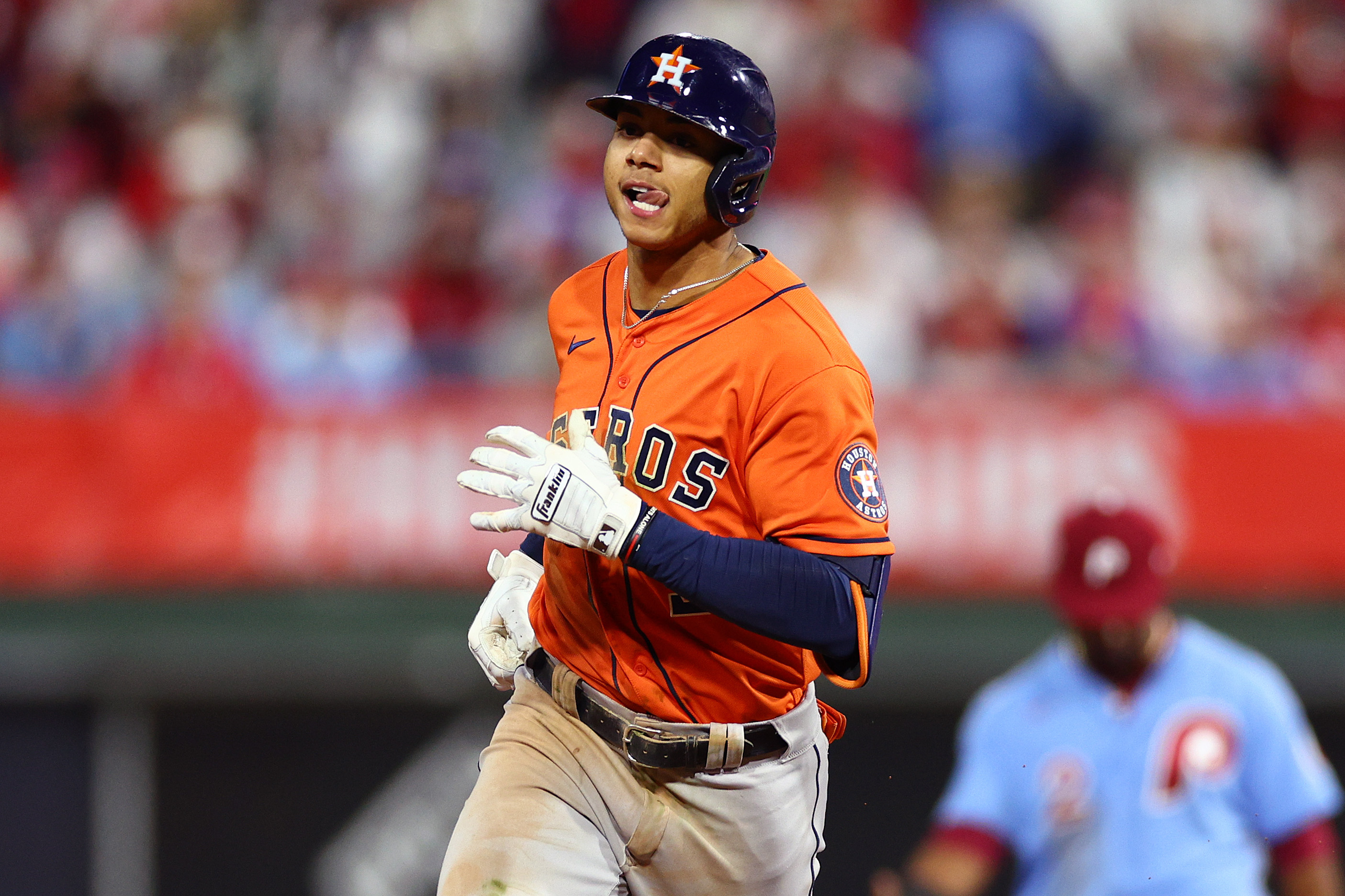 Cuadrangulares de dominicano catapulta victoria de los Astros