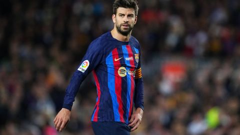 Gerard Piqué durante el partido de despedida en el Camp Nou ante Almería.