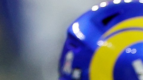 El entrenador de Rams, Sean McVay, luce frustrado tras una nueva derrota de su equipo.