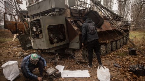 63 cuerpos fueron hallados con signos de tortura.