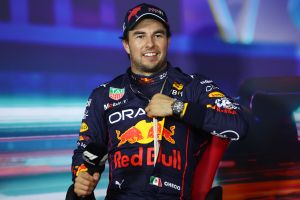 Checo Pérez saldrá de segundo en el GP de Abu Dabi y pasa la página con Max Verstappen tras la liada en Brasil
