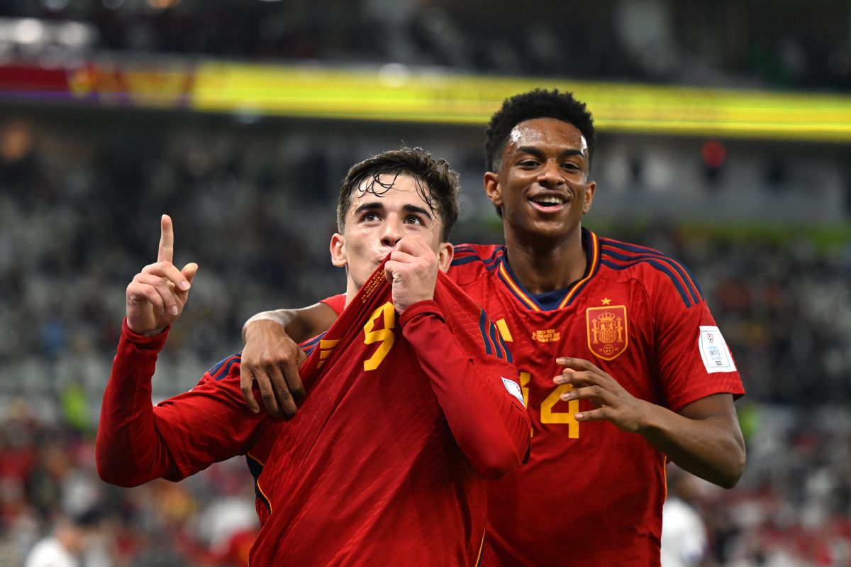 Gavi celebrando su primer gol con España en un Mundial de Fútbol.