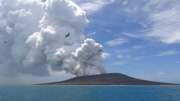 El estallido del volcán causó tres muertos y afectó al 85% de la población del archipiélago.