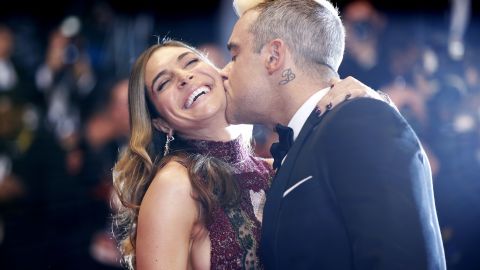 Robbie Williams y su esposa Ayda Field.