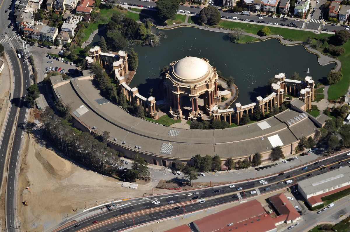 Vista aérea del Palacio de Bellas Artes en San Francisco, California.
