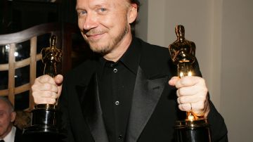 Paul Haggis al ganar dos premios Óscar en 2006.