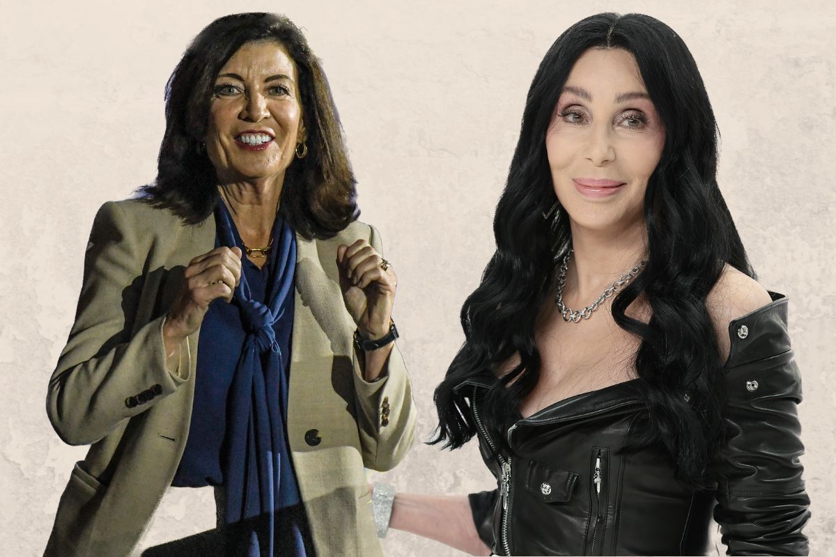 La gobernadora de Nueva York, Kathy Hochul, y la cantante Cher.