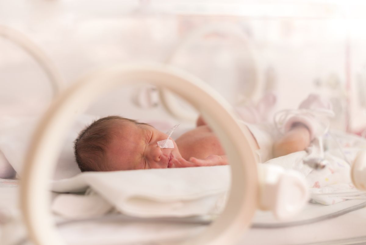 Al nacer, el bebé presentó un cuadro de hipoxia neonatal.