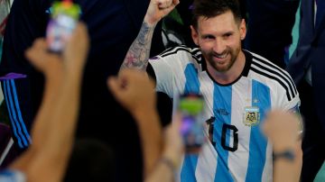 Messi iguala dos marcas de Maradona en Mundiales y mantiene con vida a Argentina en Qatar 2022