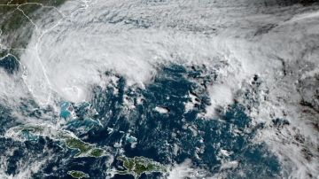 Imagen satelital del huracán Nicole entrando a Florida.