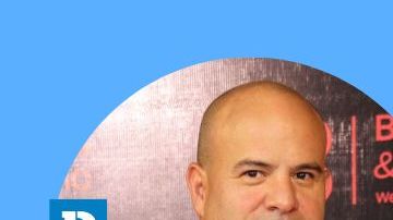 Platanito se despojó de su maquillaje para ofrecer una disculpa pública a los papás de Debanhi Escobar.