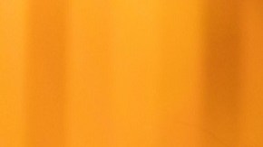 Personas reunidas comiendo