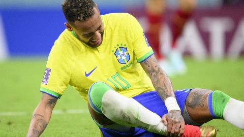 Neymar estará bajo cuidados médicos durante los próximos dos días.