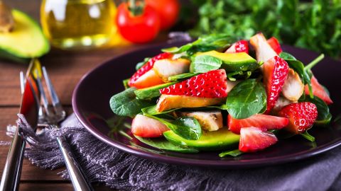Ensalada de verduras y frutas
