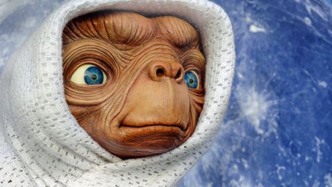 ET fue creado por el diseñador italiano de efectos especiales Carlo Rambaldi.