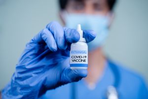 Covid 19: vacunas inhalables, la alternativa a las inyecciones que están utilizando algunos países
