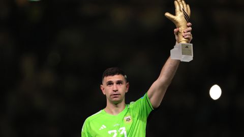 Emiliano 'Dibu' Martínez fue aclamado por sus fanáticos en Mar del Plata.