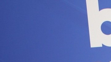 La conductora Myrka Dellanos luce su esbelta figura con un ceñido vestido.