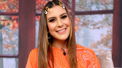 La venezolana Jessica Rodríguez sorprende a la audiencia con un particular vestuario.