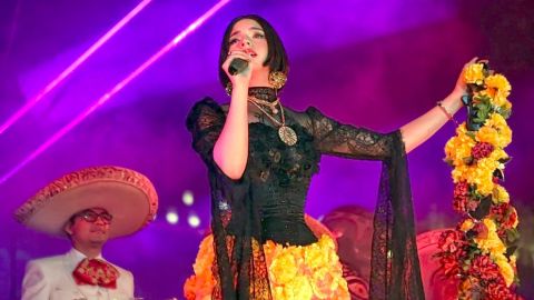 La cantante Ángela Aguilar disfruta usar vestidos cortos.