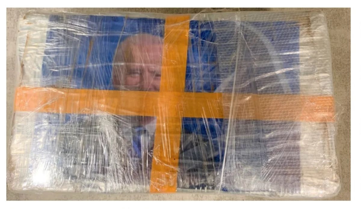 Cocaína empaquetada con foto de Joe Biden.
