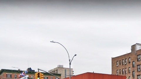 Esquina de las avenidas Marmion y E. Tremont en Crotona, El Bronx, NYC.