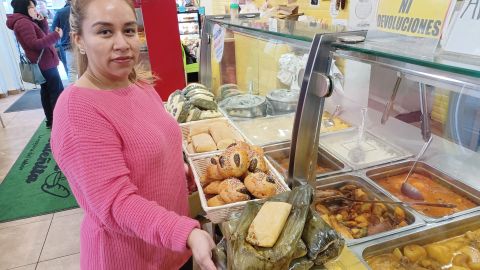 La comerciante ecuatoriana Adriana Acosta describe una víspera de Nochebuena algo "floja y lenta".