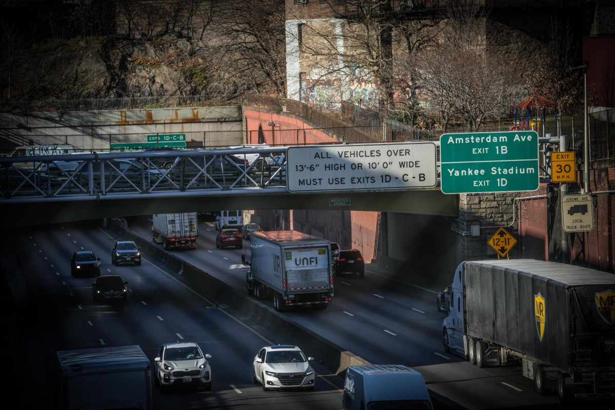 Dramatic ending: man hit by 3 cars in New York in the middle of the morning – El Diario NY