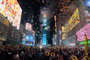Año Nuevo 2023: Cómo y a qué hora ver el espectáculo de Times Square en Nueva York