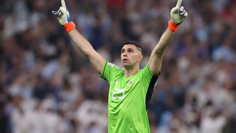 'Dibu' Martínez arremete contra Tchouaméni por el penalti fallado