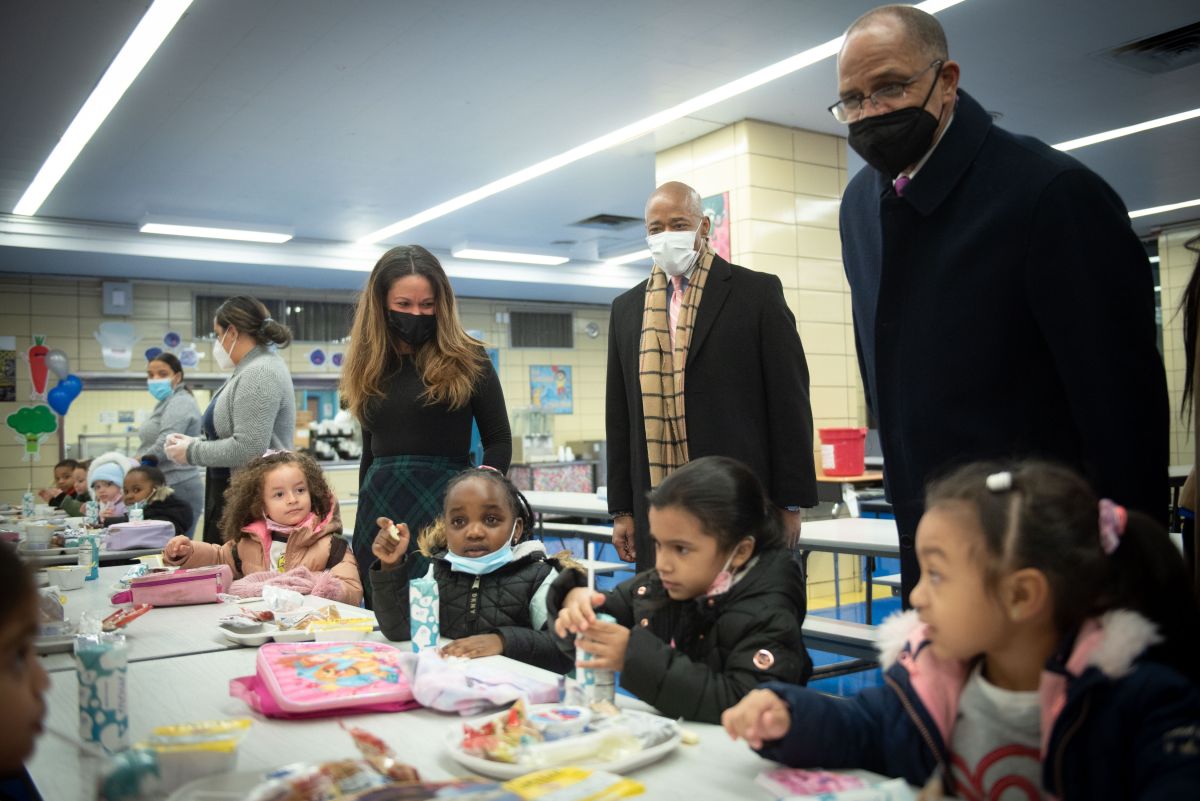 
Las cafeterías de las escuelas de Nueva York recibirán una transformación con los nuevos fondos.