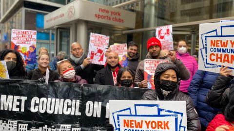 Las oficinas de la gobernadora Hochul en Manhattan fueron tomadas este jueves por manifestantes.