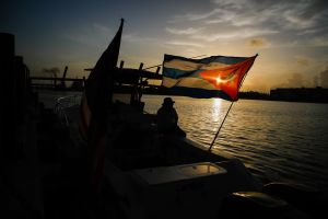 EE.UU. repatría a 143 inmigrantes cubanos interceptados en costas de Florida