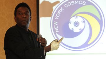 Pelé se retiró del fútbol jugando en el NY Cosmos.