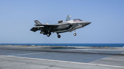 El piloto se expulsó de un F-35B tras perder el control.