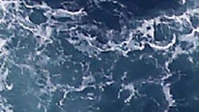 Un helicóptero de la Guardia Costera no ha encontrado señales de ellos.