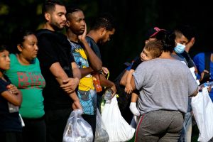 Nueva York espera una llegada masiva de migrantes, mientras Eric Adams pide ayuda federal y estatal