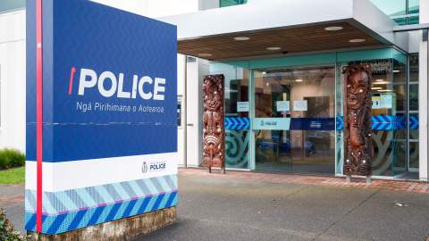 Estación de policía de Manukau que lidera la investigación de los restos humanos en la maleta.