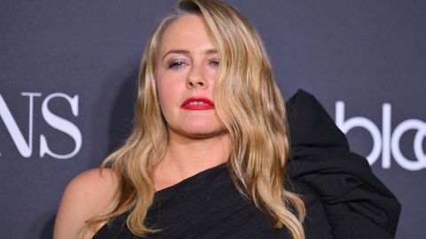 La estrella de "Clueless", Alicia Silverstone, acaba de posar totalmente desnuda para una nueva campaña de PETA.