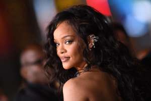 Rihanna compartió un tierno video y muestra por primera vez el rostro de su hijo