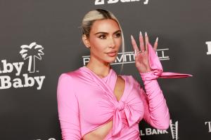 Aseguran que Kim Kardashian sofoca a los empleados de su mansión