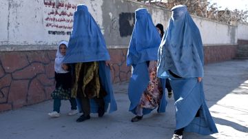 La educación de las mujeres se suspende "hasta nuevo aviso" en Afganistán.