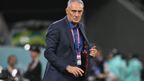 Medios reportan que a Tite le habrían robado una cadena de oro.