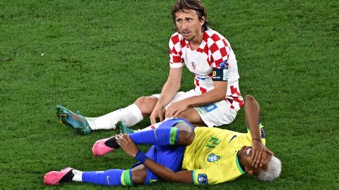 Luka Modric y Rodrygo tras el juego entre Croacia y Brasil.