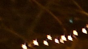 Fanáticos celebran la victoria ante Brasil en Qatar 2022, desde una plaza en Zagreb.