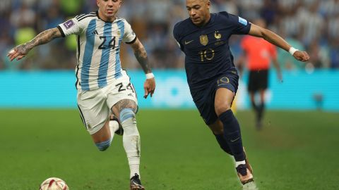 Enzo Fernández y Kylian Mbappe en la final de la Copa del Mundo