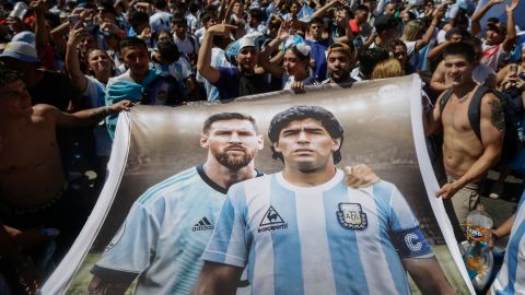 La comparativa entre Messi y Maradona aumentó luego que Argentina conquistara el Mundial Qatar 2022.