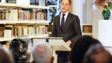 El primer ministro holandés, Mark Rutte, pronuncia un discurso sobre la participación de los Países Bajos en la esclavitud en los Archivos Nacionales de La Haya.