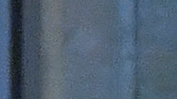 Kylian Mbappé saludó a la afición francesa en su llegada a París.